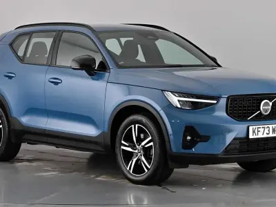 Używany Volvo XC40 Plus 2023 Niebieski SUV