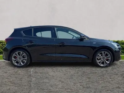Używany Ford Focus ST-Line 123 KM (90 kW) 2024 Czarny Hatchback