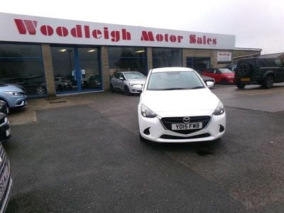 Used Mazda 2 75 HP (55 kW) 2015 White Hatchback