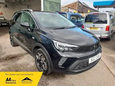 Usado Vauxhall Crossland Ultimate 120 CV (88 kW) 2022 Negro SUV