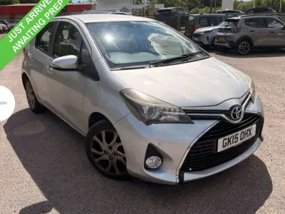 Used Toyota Yaris 99 HP (72 kW) 2015 Silver Hatchback