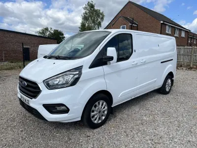 Begagnad Ford Transit Custom Limited 130 HK (95 kW) 2022 Vit Van