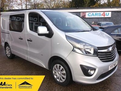 Usado Vauxhall Vivaro Sportive 125 HP (91 kW) 2017 Prateado