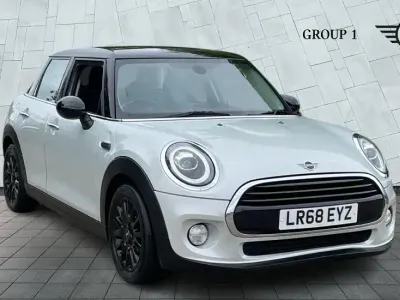 Używany Mini Cooper Hatch 134 KM (98 kW) 2018 Srebrny Hatchback