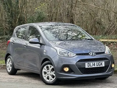 Usado Hyundai i10 SE 87 CV (63 kW) 2014 Gris Utilitario
