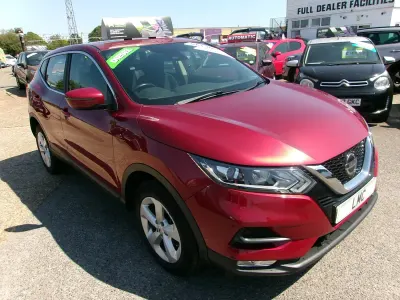 Used Nissan Qashqai Acenta Premium 115 HP (84 kW) 2019 Red SUV