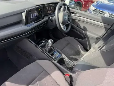 Second-hand VW Golf VIII Edition 130 CP (95 kW) 2023 Alb Hatchback