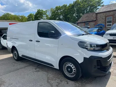 Gebraucht Vauxhall Vivaro 143 PS (105 kW) 2024 Weiß Van / Kleinbus