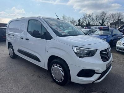Used Vauxhall Combo Sportive 100 HP (73 kW) 2020 White MPV