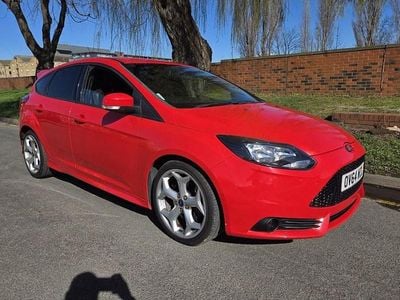 Used Ford Focus ST 2014 Red Hatchback