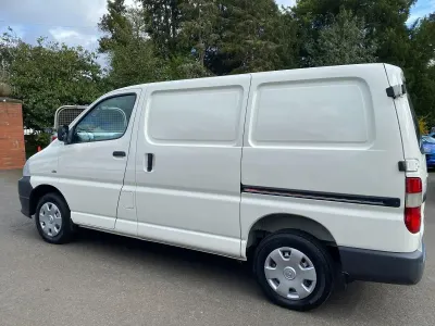 Used Toyota HiAce H1 109 HP (80 kW) 2008 White Van