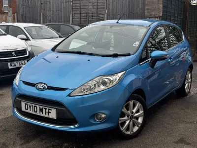 Begagnad Ford Fiesta Zetec 82 HK (60 kW) 2010 Blå Halvkombi