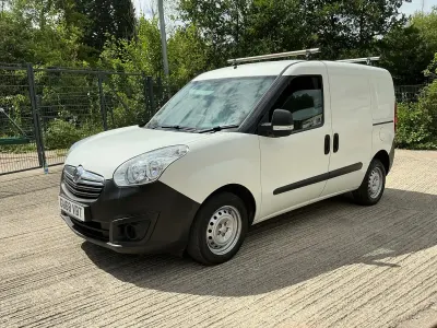 Used Vauxhall Combo 95 HP (69 kW) 2018 White MPV