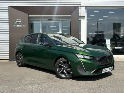 Used Peugeot 308 Allure Premium 130 HP (95 kW) 2023 Green Hatchback