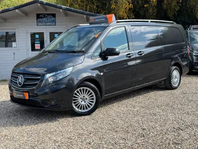 Begagnad Mercedes Vito Premium 2021 Grå Van