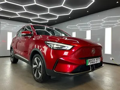 Begagnad MG MG3 106 HK (77 kW) 2022 Röd Halvkombi
