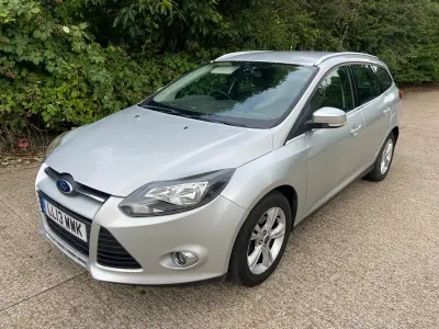 Used Ford Focus Zetec 125 HP (91 kW) 2013 Silver Estate