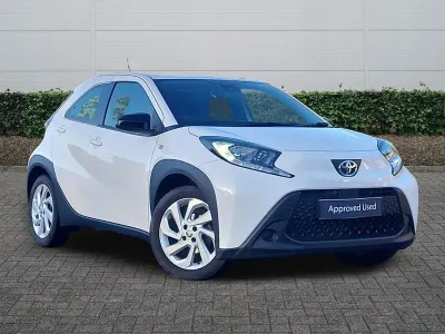 Używany Toyota Aygo X PURE 72 KM (52 kW) 2024 Biały SUV