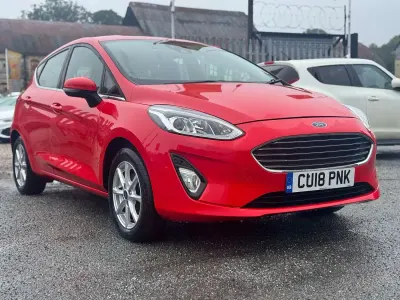 Used Ford Fiesta Zetec 85 HP (62 kW) 2018 Red Hatchback
