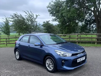 Used Kia Rio 99 HP (72 kW) 2017 Blue Hatchback