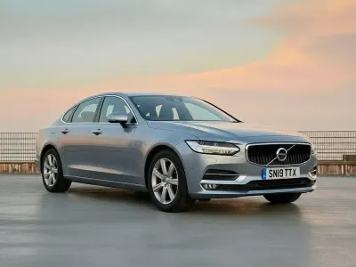 Usado Volvo S90 Momentum 190 HP (139 kW) 2019 Cinzento Sedan
