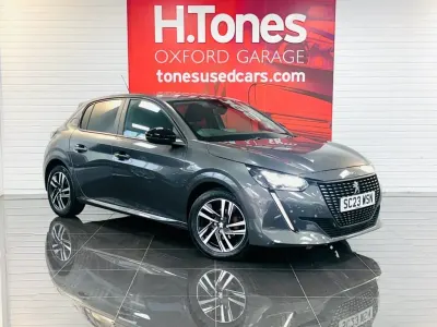 Begagnad Peugeot 208 Active+ 2023 Grå Halvkombi