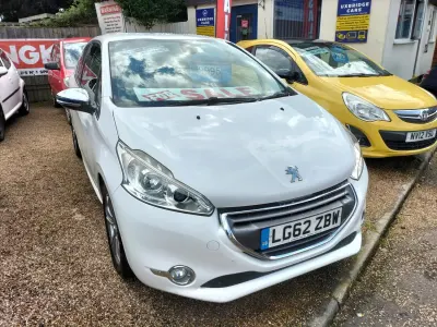 Second-hand Peugeot 208 Allure 82 CP (60 kW) 2012 Alb Hatchback