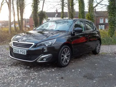 Używany Peugeot 308 Allure 120 KM (88 kW) 2016 Czarny Hatchback