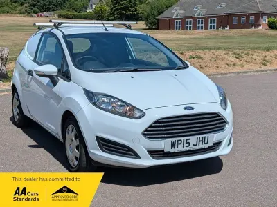 Used Ford Fiesta 75 HP (55 kW) 2015 White Van