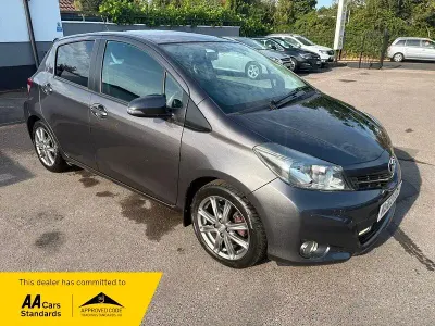 Used Toyota Yaris SR 101 HP (74 kW) 2012 Grey Hatchback