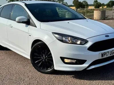 Used Ford Focus ST-Line 125 HP (91 kW) 2017 White Hatchback