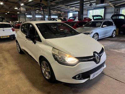 Used Renault Clio IV Dynamique 90 HP (66 kW) 2014 White Hatchback