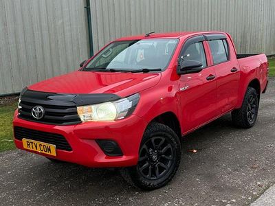 Used Toyota HiLux Active 150 HP (110 kW) 2020 Red Pickup