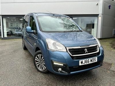Used Peugeot TePee Active 100 HP (73 kW) 2016 Blue MPV