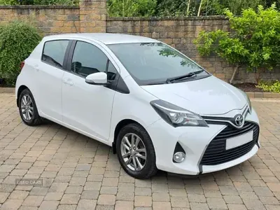 Used Toyota Yaris 99 HP (72 kW) 2015 White Hatchback