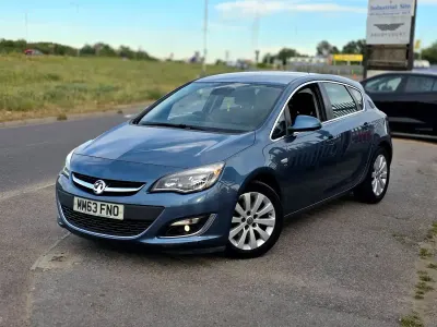 Used Vauxhall Astra Elite 130 HP (95 kW) 2014 Blue Hatchback