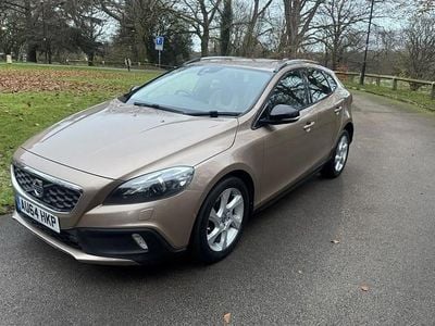 Used 2014 Volvo V40 CC Estate | £7,250 (Fair price)