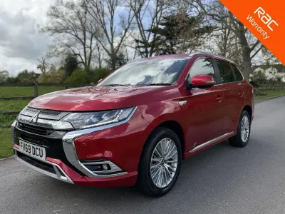 Used Mitsubishi Outlander P-HEV 220 HP (161 kW) 2019 Red Estate