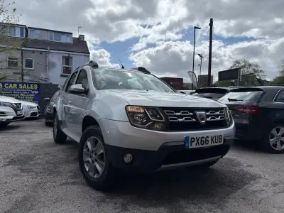 Usado Dacia Duster Lauréate 110 CV (80 kW) 2016 Plateado SUV