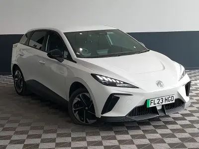 Used MG MG4 EV SE 125 kW (170 HP) 2023 White Hatchback
