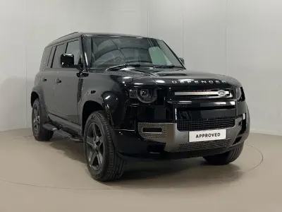 Usado Land Rover Defender SE Dynamic 245 HP (180 kW) 2023 Preto SUV