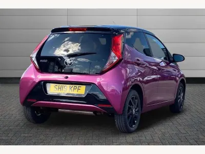 Begagnad Toyota Aygo X-cite 72 HK (52 kW) 2019 Röd Halvkombi