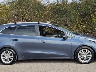 Begagnad Kia Ceed 2013 Blå Halvkombi