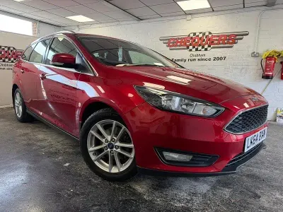 Begagnad Ford Focus Zetec 125 HK (91 kW) 2015 Röd Kombi