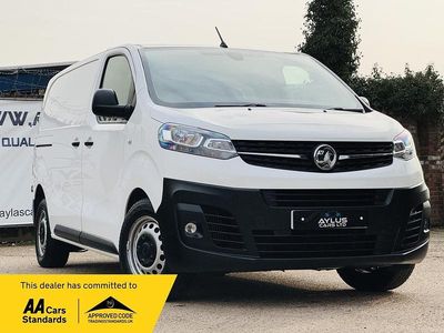 Used Vauxhall Vivaro S 100 HP (73 kW) 2021 White MPV