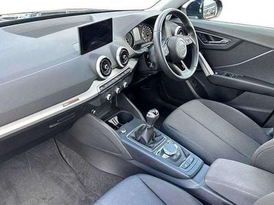 Begagnad Audi Q2 Design 108 HK (79 kW) 2022 Blå SUV