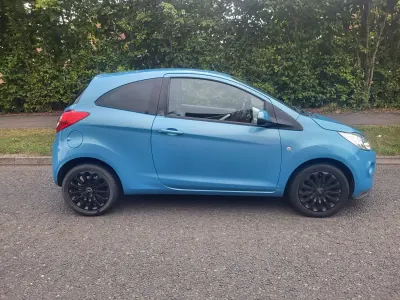 Usado Ford Ka Zetec 69 HP (50 kW) 2014 Azul Citadino