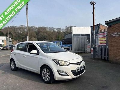 Used Hyundai i20 Active 100 HP (73 kW) 2012 White Hatchback