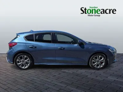 Używany Ford Focus ST-Line 125 KM (91 kW) 2024 Niebieski Hatchback