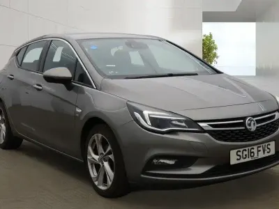 Usado Vauxhall Astra SRi 2016 Gris Utilitario